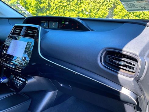 Used 2022 Toyota Prius LE image 17