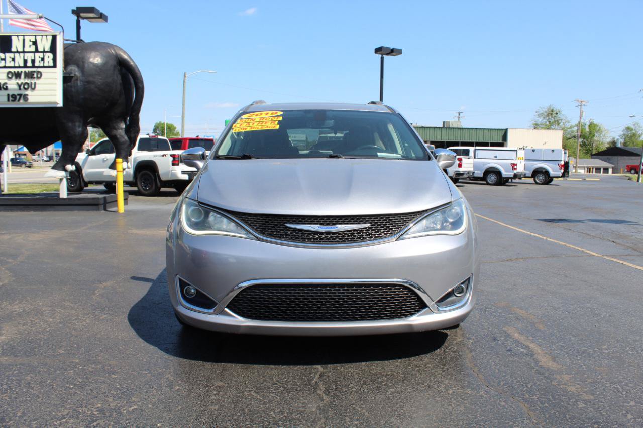 Used 2019 Chrysler Pacifica Limited FWD image 2