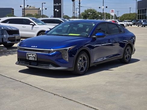 New 2026 Kia K4 FWD image 2