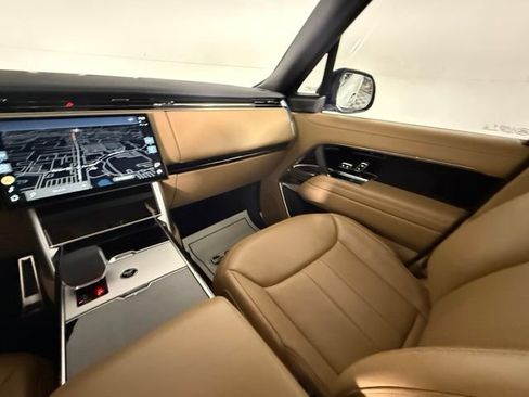 Used 2025 Land Rover Range Rover SE AWD/4WD image 31