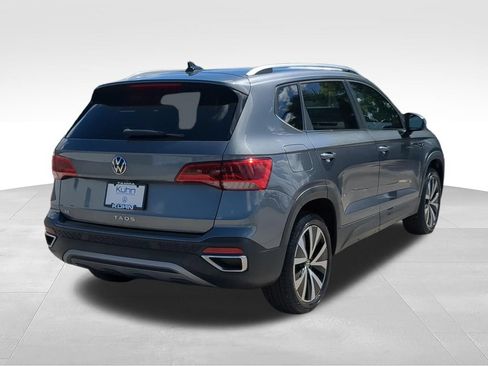Certified 2022 Volkswagen Taos SE FWD image 3