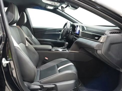 Used 2025 Toyota Camry SE image 34