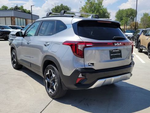 Used 2025 Kia Seltos EX AWD/4WD image 3