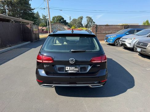 Used 2018 Volkswagen Golf SE FWD image 6