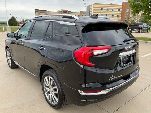 Used 2023 GMC Terrain Denali w/ Denali Premium Package image 4