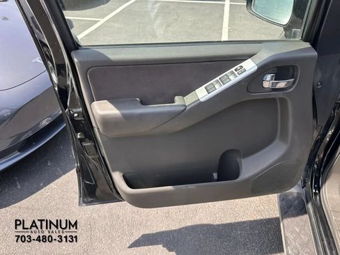 Used 2012 Nissan Pathfinder SV AWD/4WD image 28