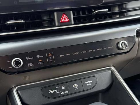 Used 2026 Kia Carnival FWD image 28