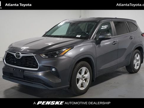 Used 2023 Toyota Highlander LE FWD image 1