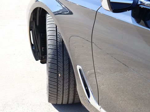 Used 2018 BMW 750i image 61