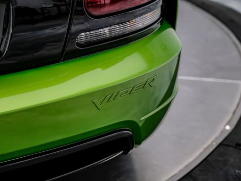 Used 2010 Dodge Viper ACR RWD image 16