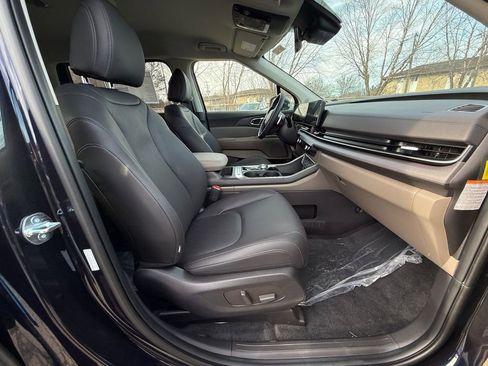 New 2026 Kia Carnival EX image 28