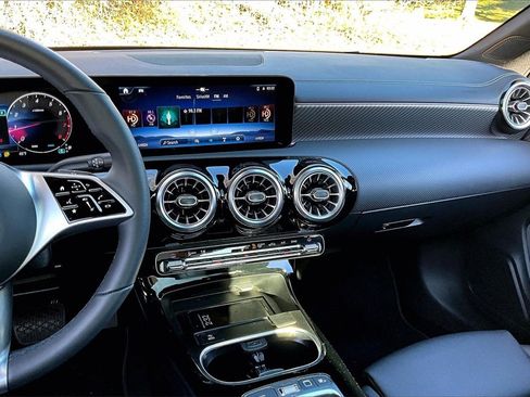 Used 2025 Mercedes-Benz CLA 250 4MATIC image 6