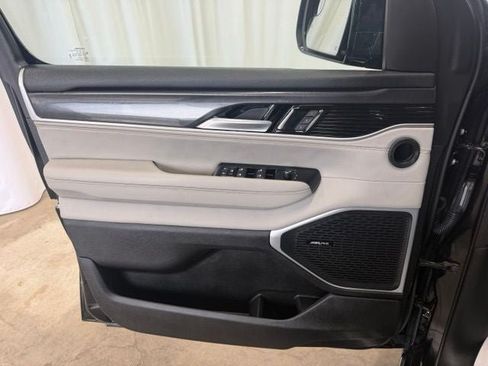 Used 2024 Jeep Wagoneer L 4WD w/ Premium Group I image 15