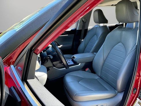Used 2023 Toyota Highlander XLE FWD image 21