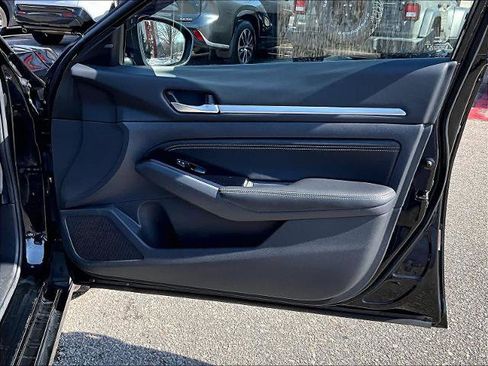 Used 2023 Nissan Altima 2.5 SV w/ SV Premium Package image 12