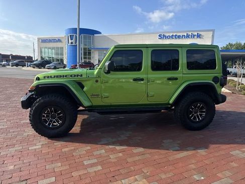 Used 2025 Jeep Wrangler Unlimited Rubicon AWD/4WD image 3
