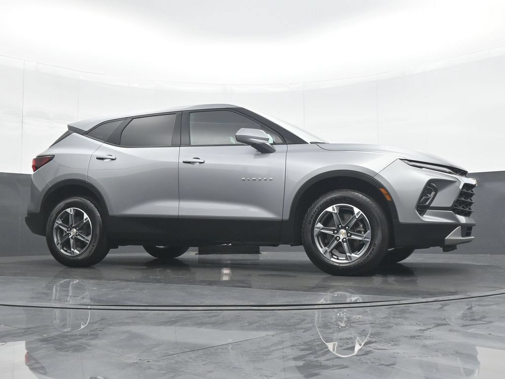 Used 2025 Chevrolet Blazer LT FWD image 33