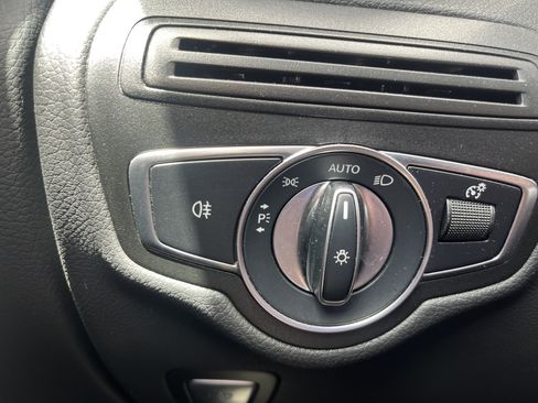 Used 2022 Mercedes-Benz GLC 300 4MATIC image 25