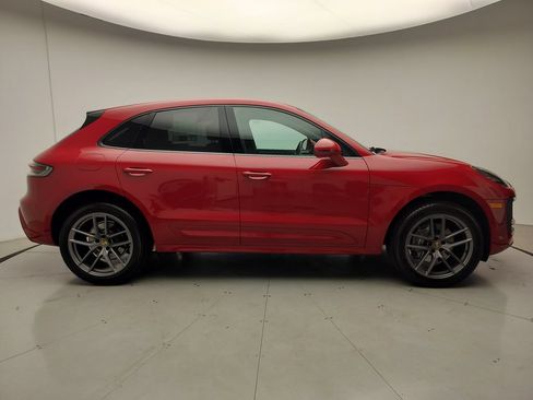 Certified 2025 Porsche Macan AWD/4WD image 22