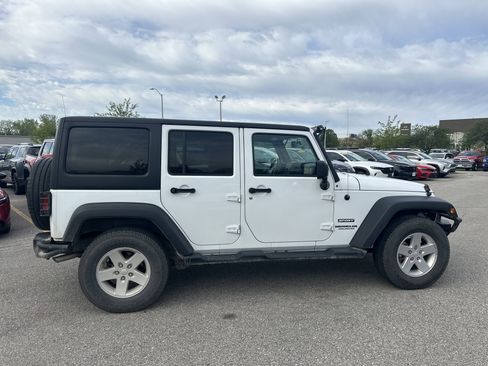 Used 2017 Jeep Wrangler Unlimited Sport w/ Quick Order Package 24S AWD/4WD image 3