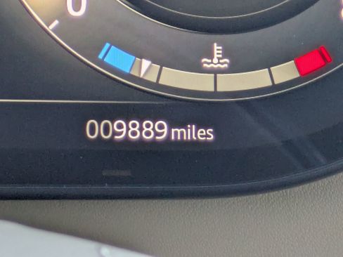 Certified 2025 Land Rover Range Rover SE image 11