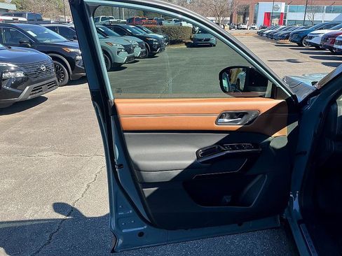 New 2026 Nissan Pathfinder Platinum image 11