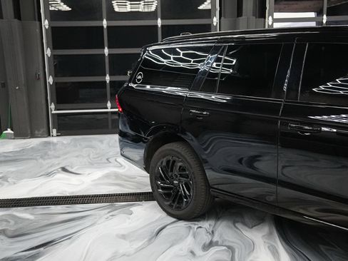 Used 2025 Lincoln Navigator Reserve AWD/4WD image 5