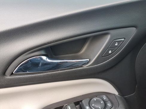 Used 2020 Chevrolet Equinox LT image 15