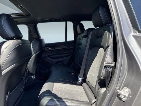 New 2025 Jeep Grand Cherokee Altitude image 11