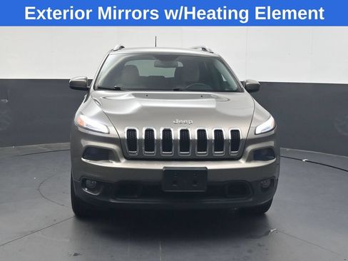 Used 2018 Jeep Cherokee Latitude w/ Cold Weather Group AWD/4WD image 9