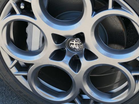 Used 2025 Alfa Romeo Tonale w/ Premium Package AWD/4WD image 9
