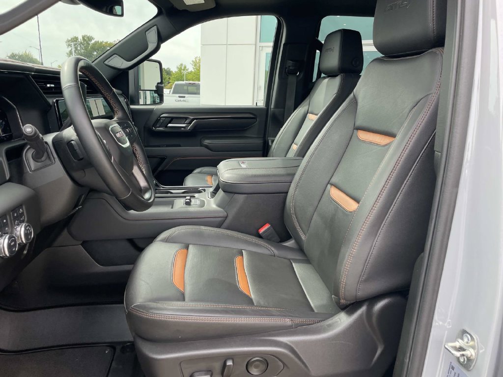 Used 2025 GMC Sierra 2500 AT4 w/ AT4 Preferred Package AWD/4WD image 18