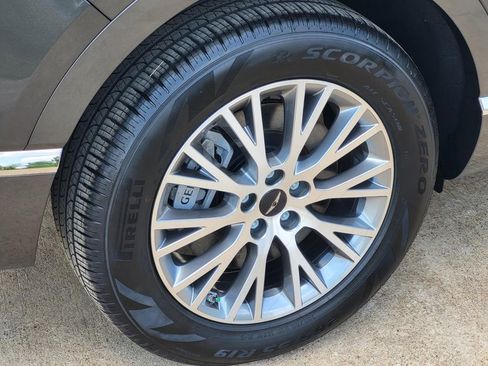 Used 2025 Genesis GV80 2.5T image 7