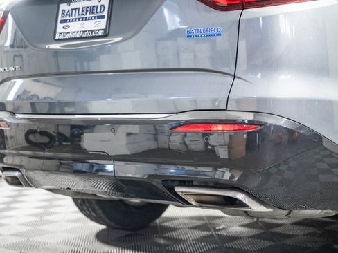 Used 2020 Buick Enclave Essence image 8