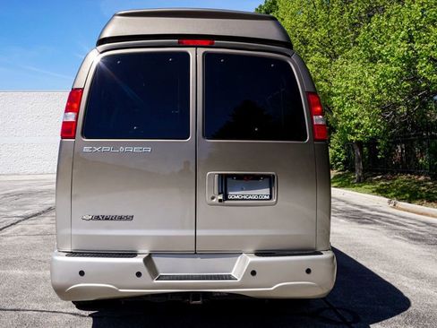 Used 2017 Chevrolet Express 2500 RWD image 19