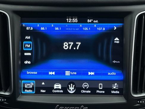 Used 2018 Maserati Levante GranLusso AWD/4WD image 19