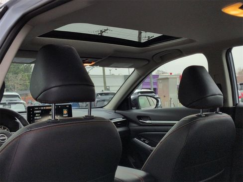 Used 2025 Nissan Altima 2.5 SR w/ SR Premium Package image 17