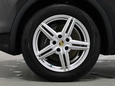 Used 2014 Porsche Cayenne Platinum Edition AWD/4WD image 38