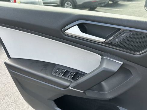 Used 2018 Volkswagen Tiguan SEL AWD/4WD image 31