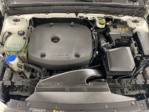 Used 2019 Volvo XC40 T5 Momentum image 36