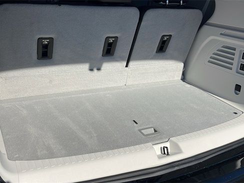 Used 2025 GMC Acadia Denali w/ Super Cruise Package image 25