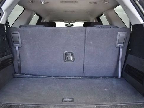 Used 2010 GMC Acadia SLE FWD image 16