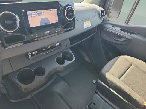 Used 2025 Mercedes-Benz Sprinter 2500 image 22