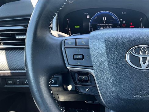 Used 2025 Toyota Camry SE FWD image 19