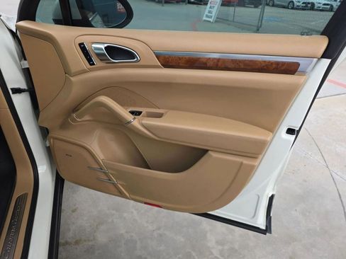 Used 2011 Porsche Cayenne Turbo AWD/4WD image 22