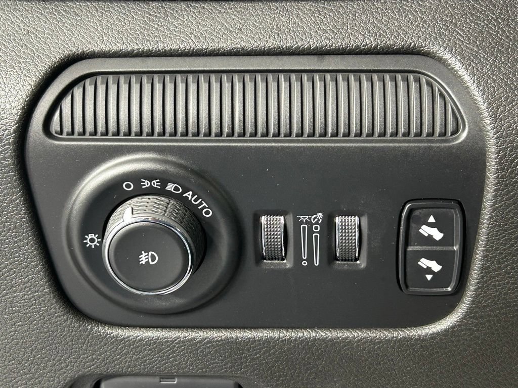 Used 2022 Jeep Wagoneer Series II AWD/4WD image 30