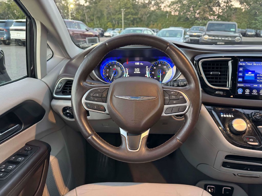 Used 2017 Chrysler Pacifica Touring-L Plus FWD image 21