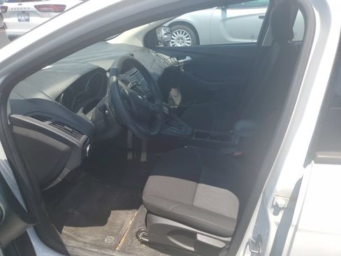 Used 2017 Ford Focus SE FWD image 4