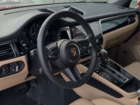 Used 2025 Porsche Macan image 4