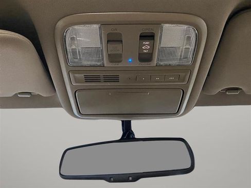 Used 2015 Honda Pilot Touring image 16